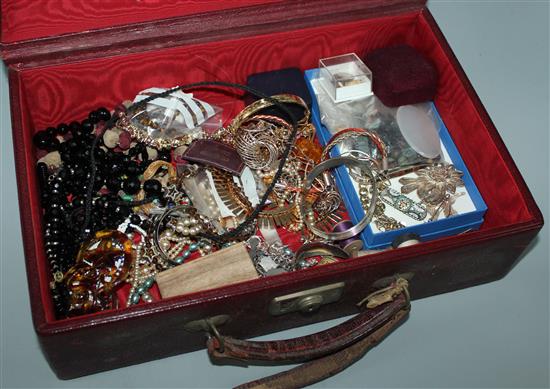 2 gold rings, cameo earrings, silver & costume jewellery